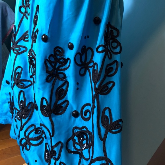 WD-NY silk skirt. Size 4 fixer upper. - Picture 3 of 13